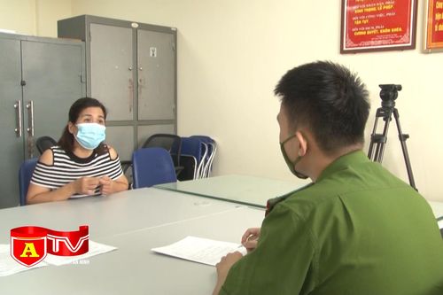 Tự cấp giấy đi đường để chở thuê người qua chốt kiểm dịch về quê