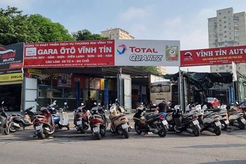 Hà Nội: Hàng quán mở cửa đón khách, rửa ôtô, sửa xe máy đông khách
