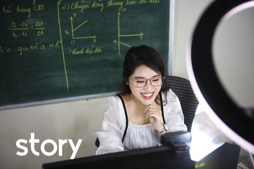 Cô giáo sinh năm 1998 livestream dạy học Vật lý