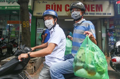 Quán ăn ở Hà Nội từ chối khách vì quá đông người mua về