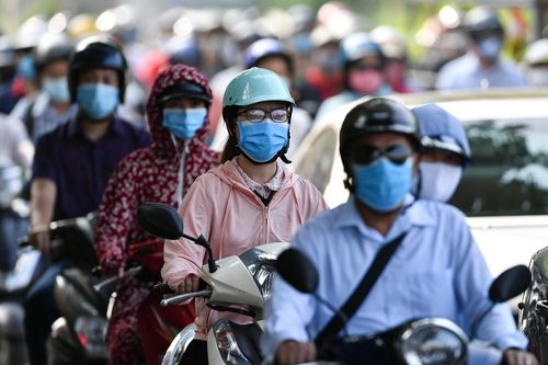 Người Hà Nội sau 2 tháng giãn cách: 'Ra đường đông đúc thấy lạ quá'
