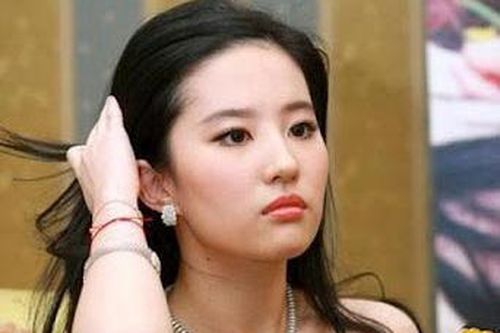 Nghệ sĩ ngồi yên giữa lúc showbiz Trung Quốc chao đảo