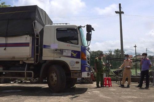 CSGT truy đuổi gần 100 km để bắt giữ tài xế 'thông chốt'