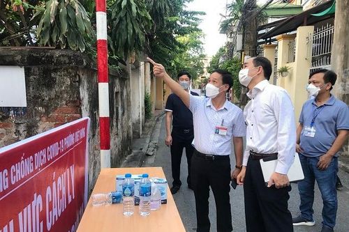 Long Biên: Kiểm soát chặt chẽ các trường hợp liên quan đến chùm ca F0 tại tổ 4 phường Việt Hưng
