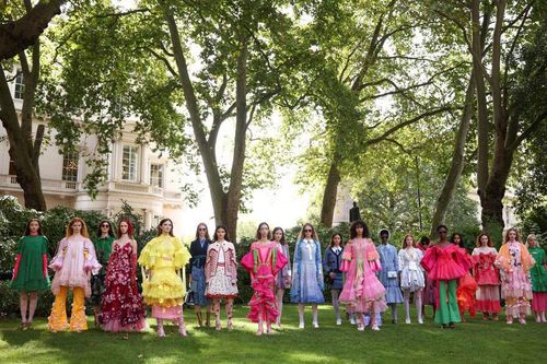 Sàn catwalk rực rỡ sắc màu trở lại tại Tuần lễ Thời trang London