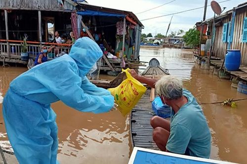 Di dời làng bè xã Khánh An để hạn chế lây lan dịch Covid-19
