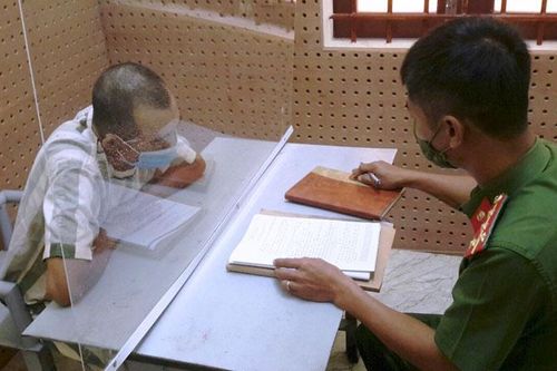 Tạm giữ lái xe đâm gãy barie chốt kiểm dịch Covid-19