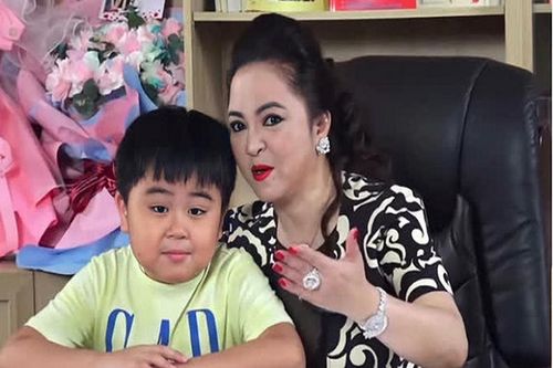 Bà Phương Hằng lỡ hẹn Trung thu, lý do liên quan đến 'quý tử'