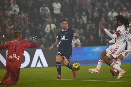 Messi hứng chịu chỉ trích của truyền thông Pháp