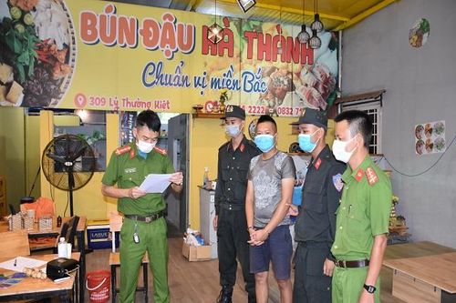 Quảng Nam: Bắt giữ nhóm đối tượng cho vay lãi suất lên đến 360%/năm; ném chất bẩn, mắm tôm để đòi nợ