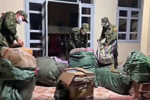 Bộ trưởng Bộ Quốc phòng tặng Bằng khen cho các tập thể, cá nhân