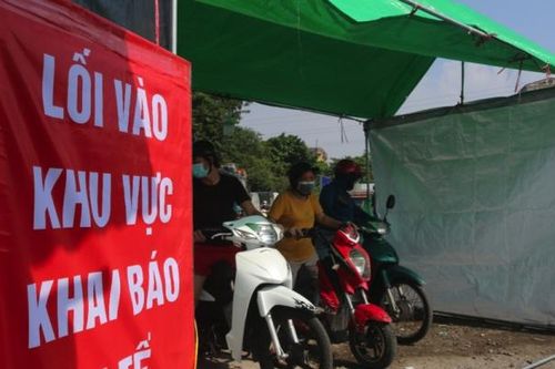 Chợ đầu mối lớn nhất Hà Nội sôi động ngày đầu mở cửa trở lại