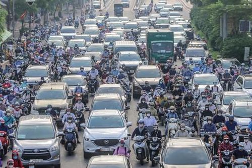 Ngày đầu bỏ giấy đi đường, Hà Nội lại đông nghìn nghịt