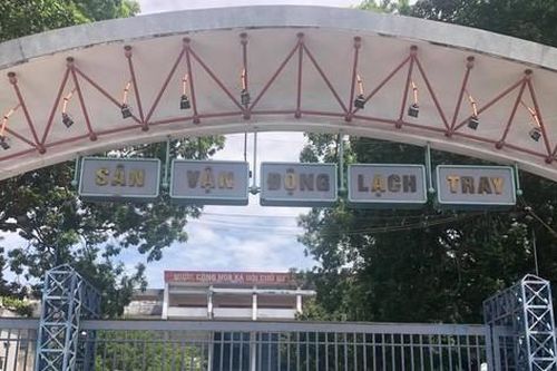 Mục sở thị sân Lạch Tray vẫn nhếch nhác sau nâng cấp mặt sân