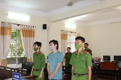 Trèo rào vào khu phong tỏa thăm người yêu, nam thanh niên lĩnh án tù
