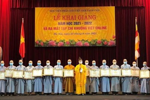 Hàng trăm tăng, ni sinh của Học viện Phật giáo Việt Nam vào năm học mới
