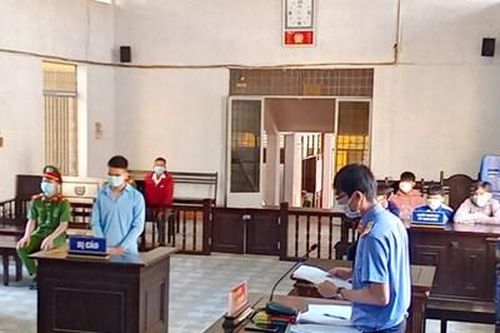 17 năm tù cho kẻ giữ cháu bé chăn bò để bắt đền rồi hiếp dâm