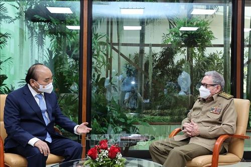 Chủ tịch nước Nguyễn Xuân Phúc gặp Đại tướng Raul Castro Ruz