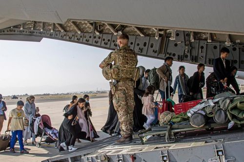 Mạng sống của trên 250 phiên dịch viên Afghanistan bị đe dọa vì sự cố lộ dữ liệu