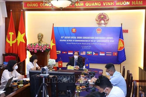 Nhân viên công tác xã hội là trung tâm của quá trình phục hồi COVID-19