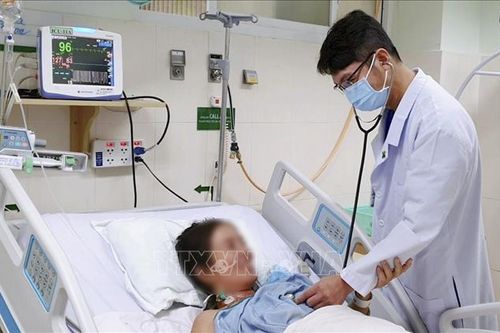 Cứu sống bệnh nhân suy đa cơ quan do uống thuốc dân gian để phòng COVID-19