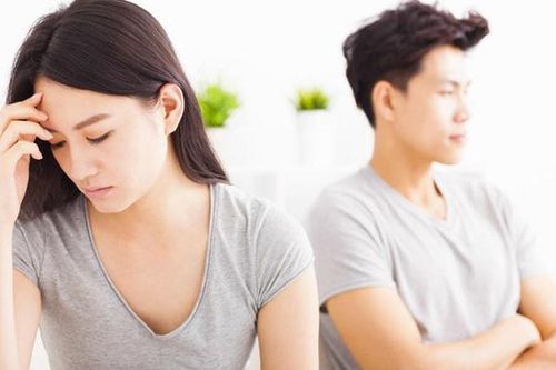 Ly thân người chồng 'mãi không chịu lớn'