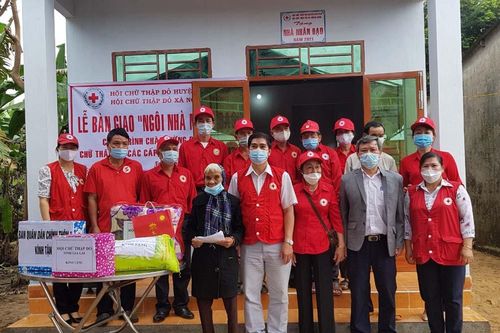 Chư Păh: Bàn giao nhà nhân đạo cho hộ nghèo