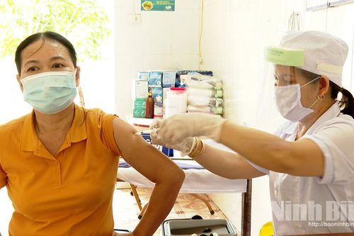 Nho Quan hoàn thành tiêm chủng trên 3.500 liều vắc xin phòng COVID-19 đợt 4
