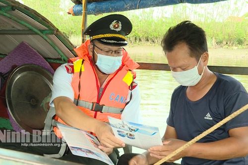 Tuần tra, kiểm tra bảo vệ nguồn lợi thủy sản trên sông Đáy