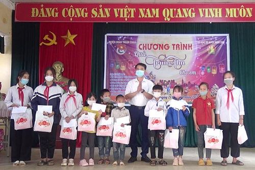 Tổ chức chương trình 'Quà Trung thu cho em'