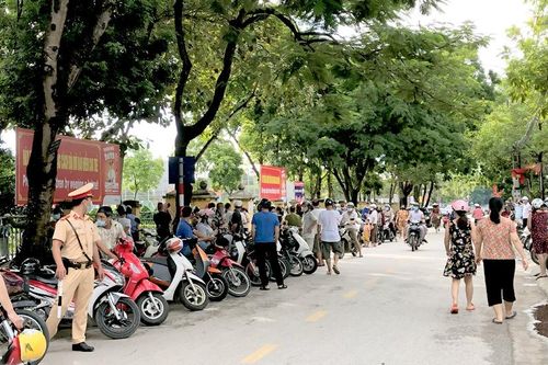 Giảm ùn tắc tại các cổng trường học