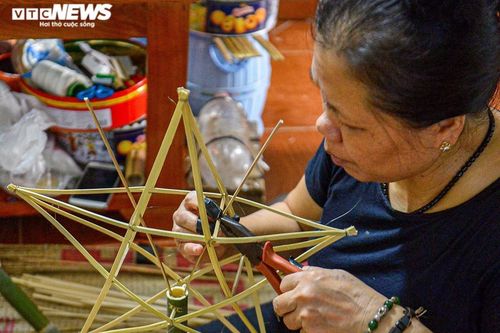 Nghệ nhân cuối cùng làm đèn Trung thu ở làng Hậu Ái, Hà Nội