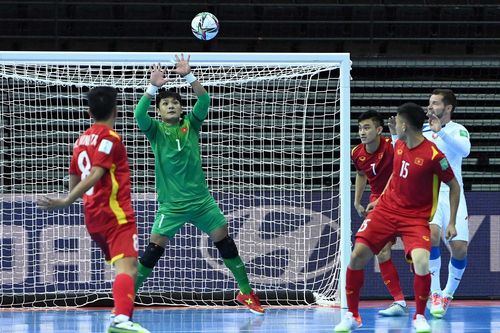 Thủ môn Hồ Văn Ý nên sang Nhật Bản thi đấu