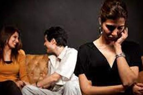 Chồng ngoại tình xin lỗi để trở về, chuyên gia khuyên điều 'vô lý' nhưng lại khiến tôi tỉnh ngộ