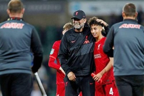 Pep Guardiola và Jurgen Klopp mừng ra mặt khi thắng tại Cúp Liên đoàn