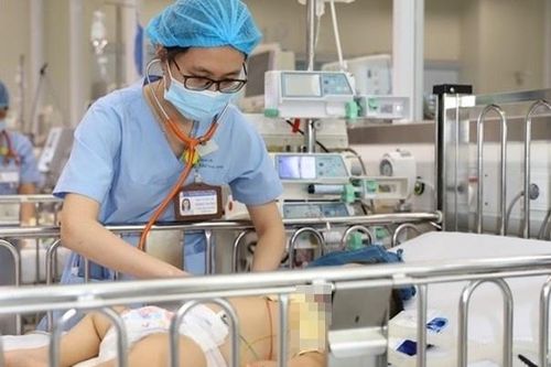 Nhiều trẻ nguy kịch do nhiễm khuẩn tụ cầu từ mụn, vết xước