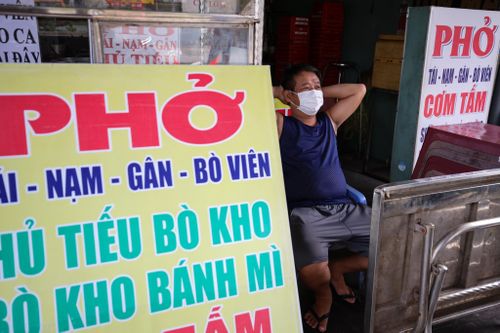 Chủ quán ăn ở TP.HCM: 'Khó mua nguyên liệu, không gọi được shipper'