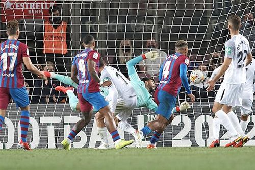 Barcelona trong cơn tuyệt vọng của Koeman