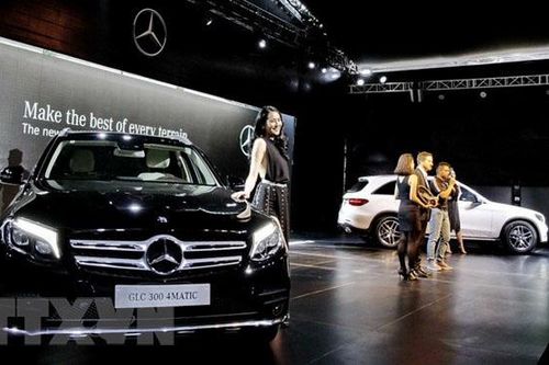 Hai 'ông lớn' BMW và Mercedes-Benz bị kiện