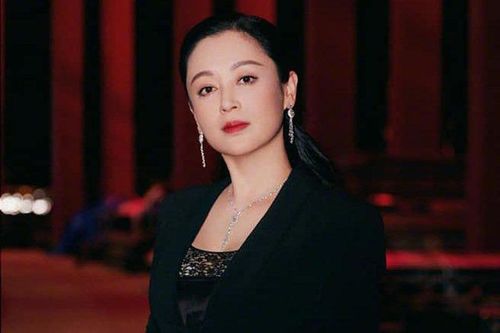Nhan sắc tuổi 52 của Trần Hồng - 'Điêu Thuyền' đẹp nhất màn ảnh