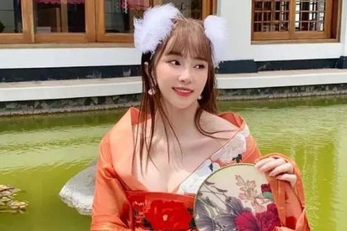 Quỳnh Nga hóa 'chị Hằng', tránh sống ảo với Việt Anh