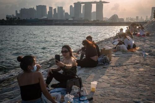Biến thể Delta bùng phát đe dọa mô hình 'sống chung với Covid' của Singapore