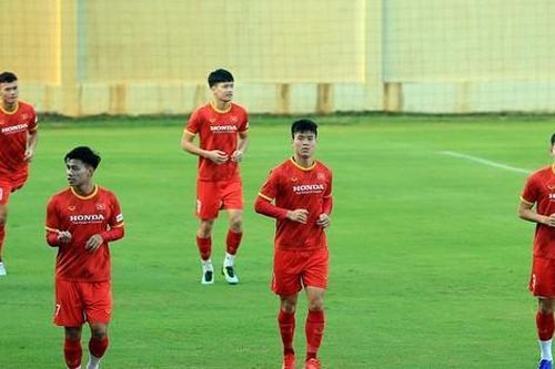 Liễu Quang Vinh bất ngờ được thầy Park đưa lên tuyển