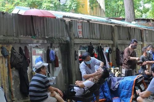 Hà Nội duy trì chốt trực ở khu dân cư: Lo ảnh hưởng hoạt động kinh doanh