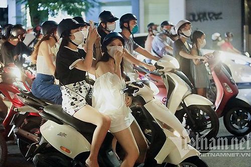Đêm Trung thu: Người Hà Nội chủ quan như chưa có dịch