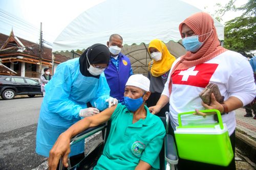 Thái Lan, Campuchia đẩy mạnh tiêm vaccine ngừa COVID-19