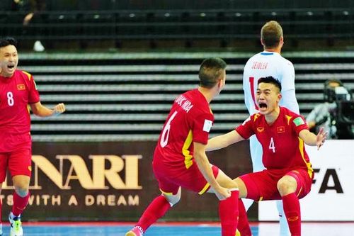 Tuyển futsal Việt Nam - tuyển futsal Nga: Núi cao sừng sững