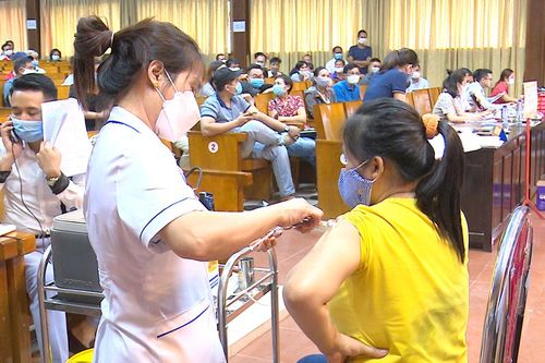 Phù Ninh triển khai tiêm vắc-xin phòng COVID-19 mở rộng