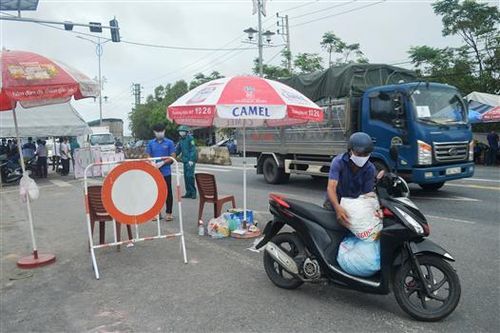 Đảm bảo lưu thông người, hàng hóa qua các chốt kiểm soát COVID-19 ở cửa ngõ thành phố Đông Hà