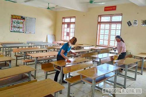 Học sinh 'vùng xanh' huyện Phù Yên tựu trường